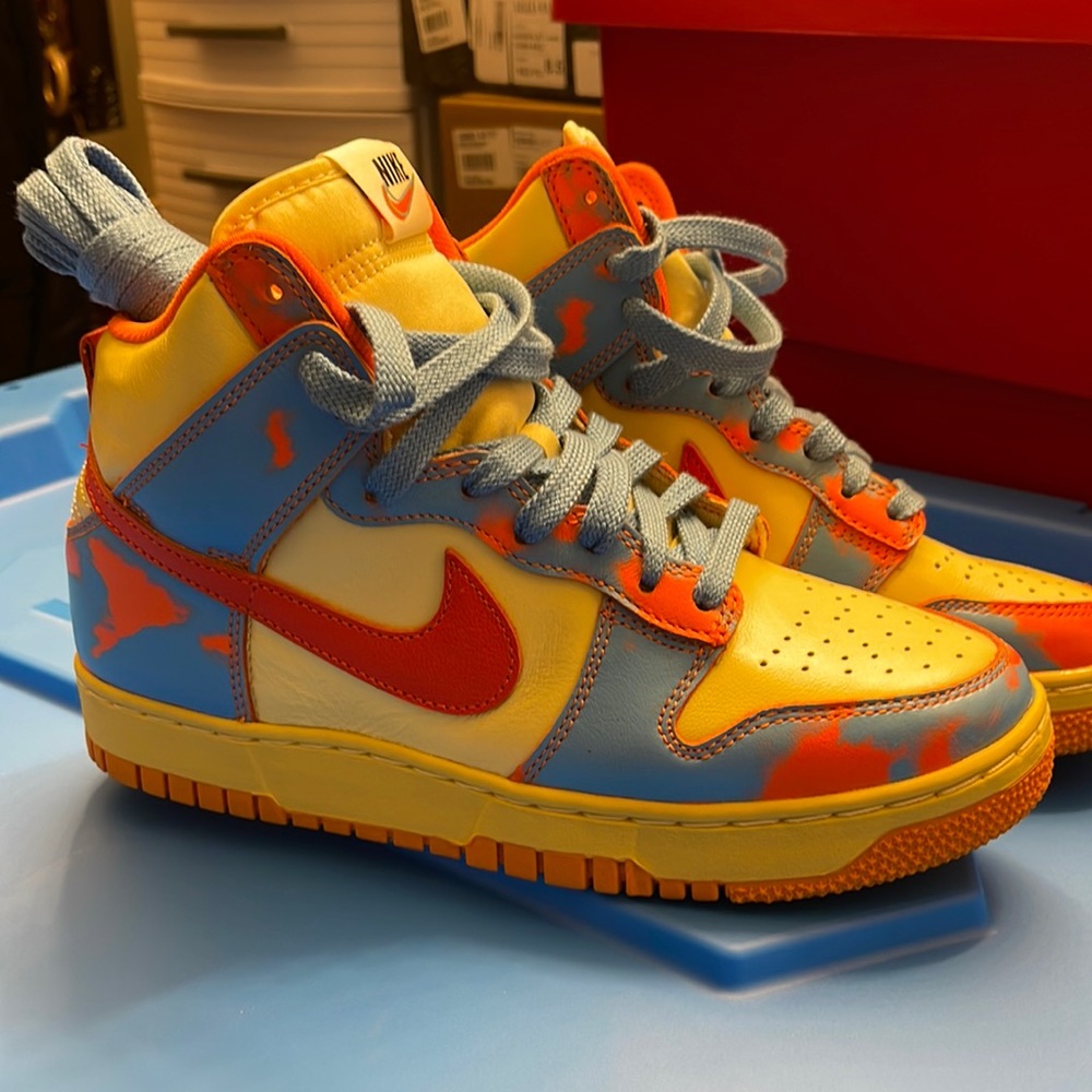 Authentic Nikes - never worn has extra shoe strings